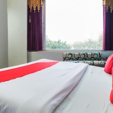 Oyo 69402 Yogeshwar Dhaam Hotel Vrindāvan Buitenkant foto