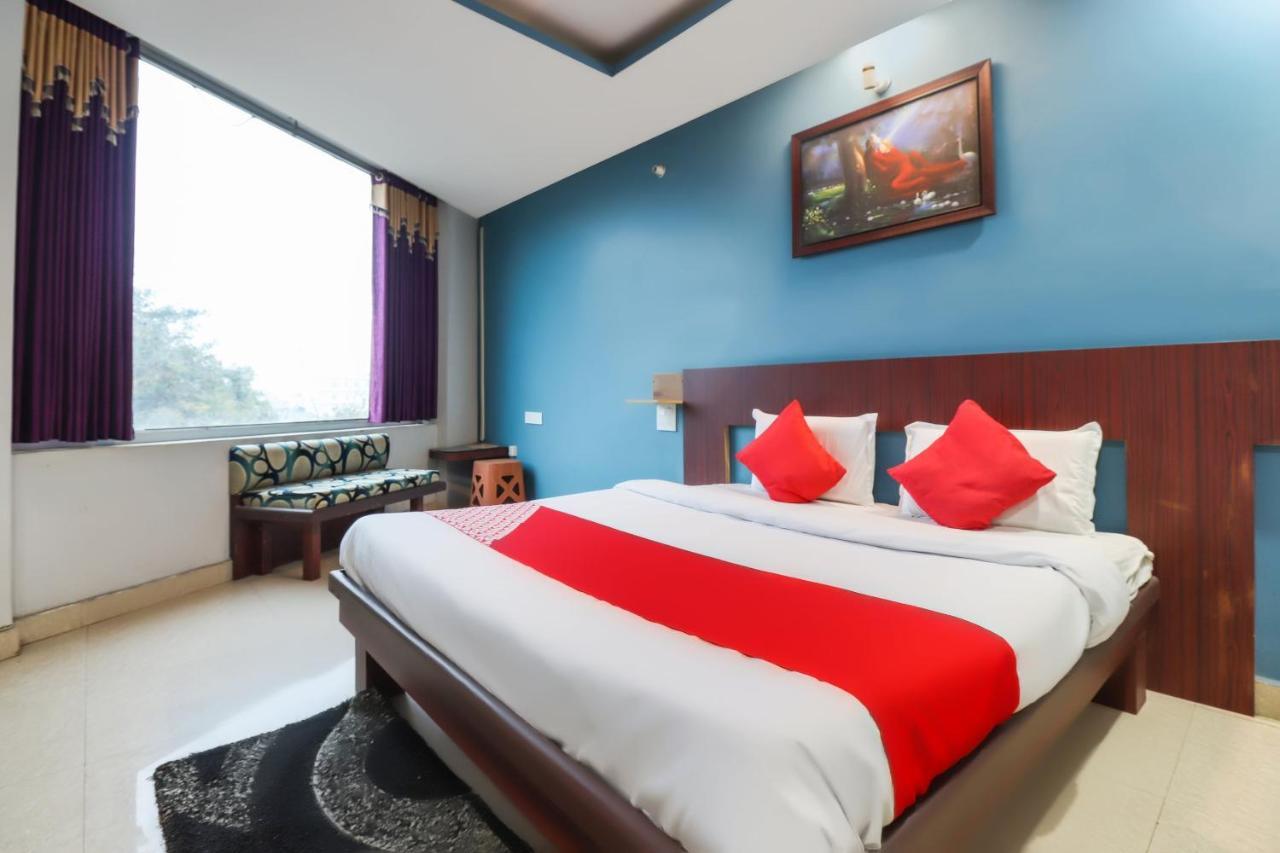 Oyo 69402 Yogeshwar Dhaam Hotel Vrindāvan Buitenkant foto