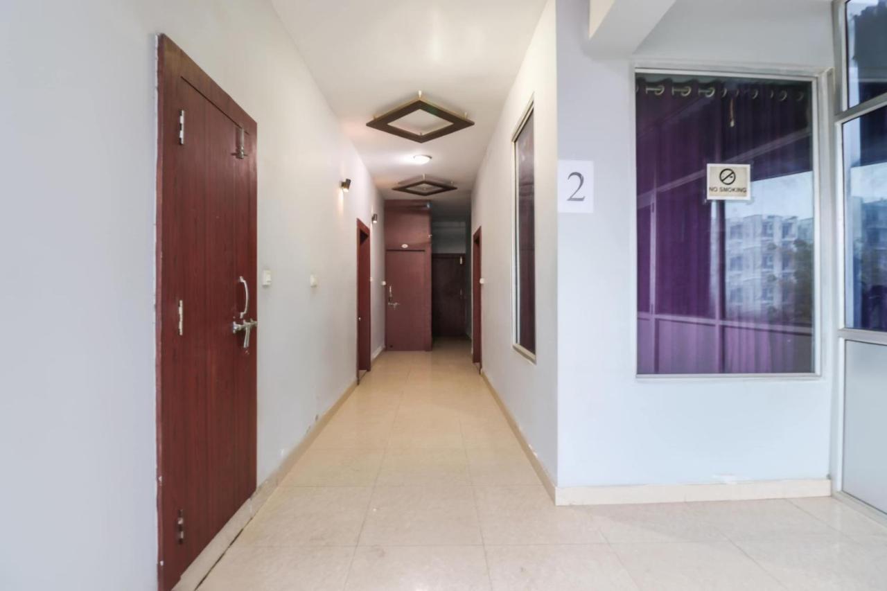 Oyo 69402 Yogeshwar Dhaam Hotel Vrindāvan Buitenkant foto