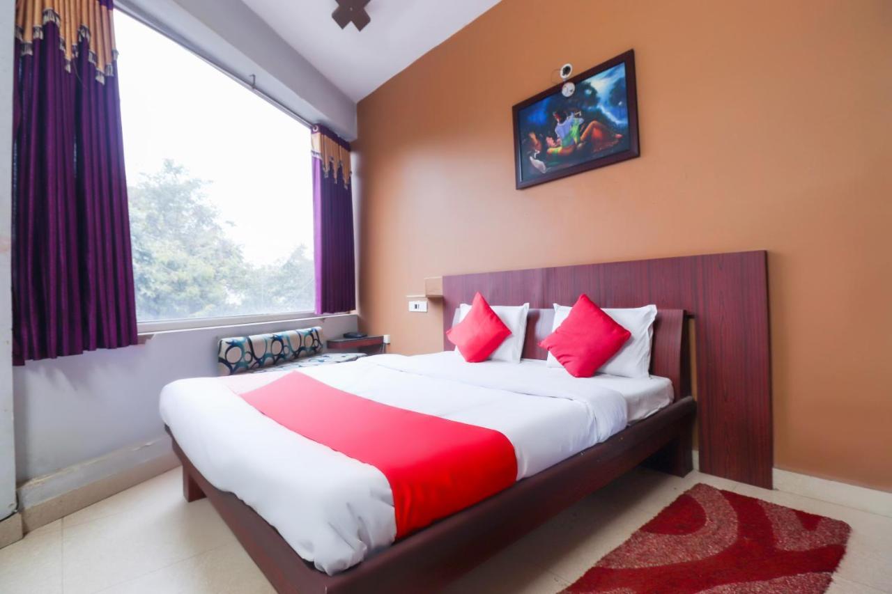 Oyo 69402 Yogeshwar Dhaam Hotel Vrindāvan Buitenkant foto