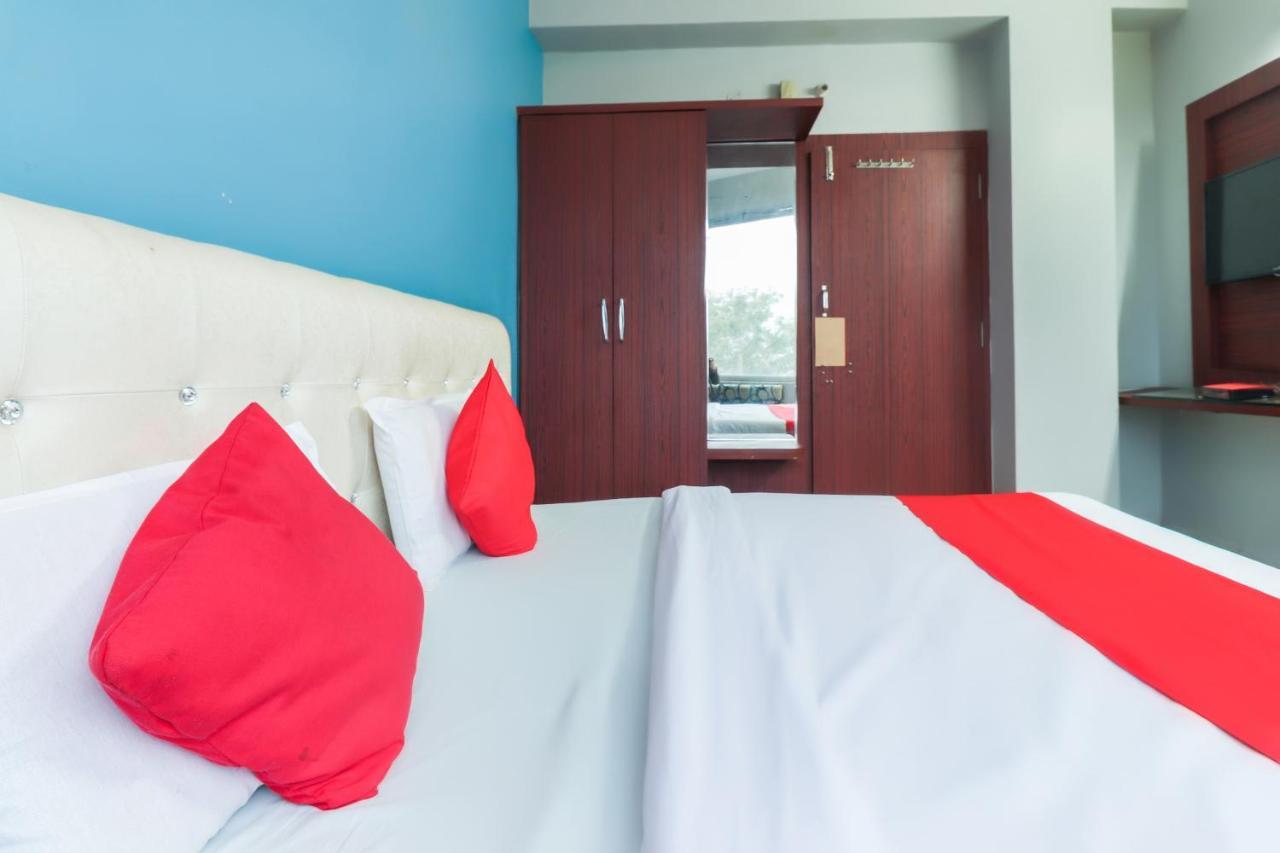 Oyo 69402 Yogeshwar Dhaam Hotel Vrindāvan Buitenkant foto