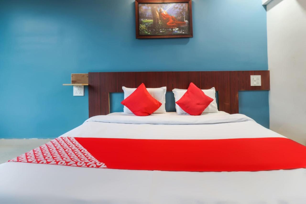 Oyo 69402 Yogeshwar Dhaam Hotel Vrindāvan Buitenkant foto